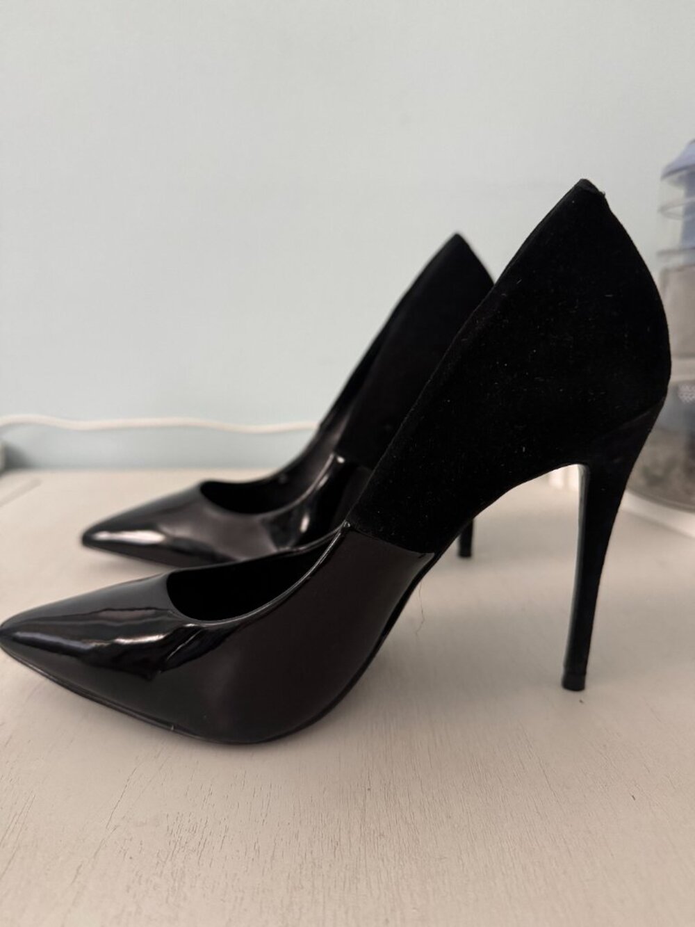 Like New - ALDO Womens Size 7 Black Pumps - Picture 3 of 3